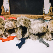 Charger l'image dans la galerie, Chapeau Aviateur Loup fait à la main -Montréal Québec - Handmade vintage