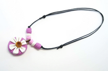 Charger l'image dans la galerie, Collier pour enfant Fleurs roses - Art-Éli