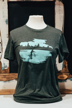 Charger l'image dans la galerie, beau t shirt unisexe efigie montreal vélo banlieue rive sud vert foret nice tee for men and women montreal landscape south shore bike bicycle bmxn