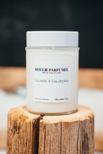 Charger l'image dans la galerie, soya coco wax candel artisanal quebec handmade montreal lavander eucalyptus scent home bougie chandelle fait main montreal quebec bougie parfumée scented candel cire de soya et noix de coco lavande eucalyptus maison réconfort confort relaxant relaxation détente