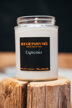 Charger l'image dans la galerie, Café du matin (grains de café grillés), corsé et invitant Québec douillet et chaleureux soya coco wax candel artisanal quebec handmade montreal morning coffee scent home bougie chandelle fait main montreal quebec bougie parfumée scented candel cire de soya et noix de coco café matin expresso tasse de café chalet quebec quebec cozy chaleureux scent smoked coffee beans morning coffee maison réconfort confort relaxant relaxation détente
