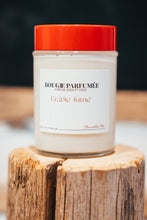 Charger l'image dans la galerie, soya coco wax candel artisanal quebec handmade montreal smoked sugarshack scent home bougie chandelle fait main montreal quebec bougie parfumée scented candel cire de soya et noix de coco sucre d'érable fumé maison réconfort confort relaxant relaxation détente