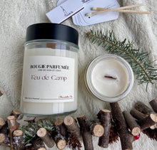Charger l'image dans la galerie, Camping\chalet du Québec (bois fumé sous des notes de cèdre et de pin), douillet et chaleureux soya coco wax candel artisanal quebec handmade montreal pine cedar campfire scent home bougie chandelle fait main montreal quebec bougie parfumée scented candel cire de soya et noix de coco feu de camp chalet camping quebec cozy chaleureux scent smoked pine cedar maison réconfort confort relaxant relaxation détente
