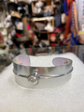 Charger l'image dans la galerie, bracelet artisan montreal