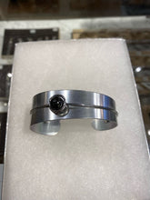 Charger l'image dans la galerie, Bracelet pour femme léger avec hématite - Petit