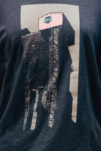 Charger l'image dans la galerie, t-shirt Très normale bleu maison rose - vintage pink house artisanal Montréal Québec hand printed