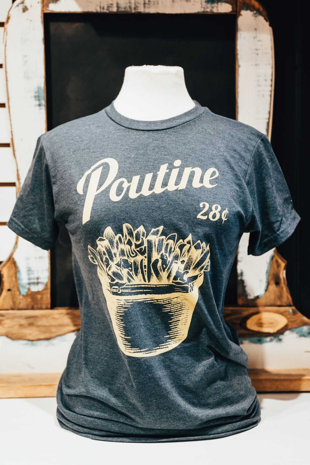 t shirt poutine quebec gravy french fries cheese curds tee shirt poutine canada national dish meal plat national canada quebec montréal hand printed 