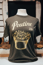 Charger l&#39;image dans la galerie, t shirt poutine vintage green quebec gravy french fries cheese curds tee shirt poutine canada national dish meal plat national canada quebec montréal hand printed
