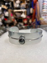 Charger l&#39;image dans la galerie, Bracelet pour femme léger avec hématite  - Petit
