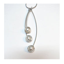 Charger l&#39;image dans la galerie, Pendentif pour femme triple hématite blanc (grand) ManifestDesign
