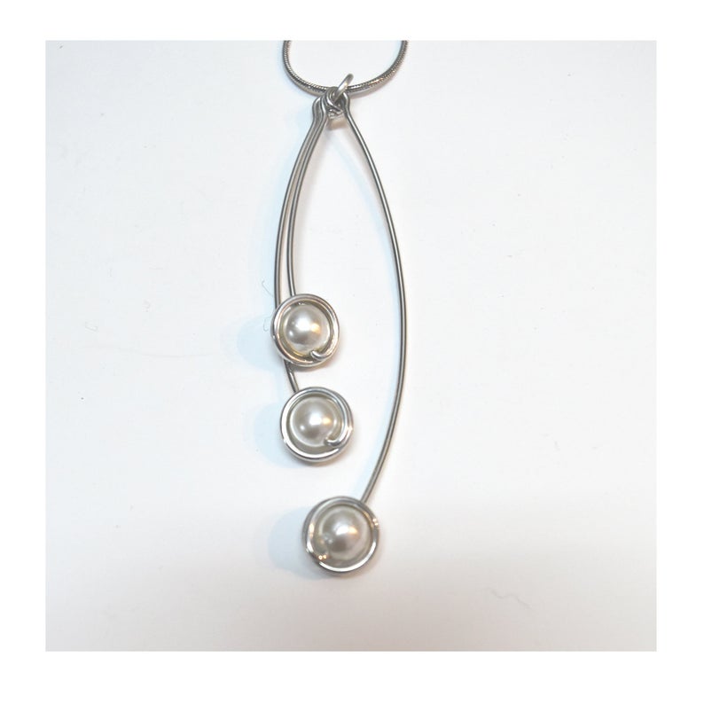 Pendentif pour femme triple hématite blanc (grand) ManifestDesign