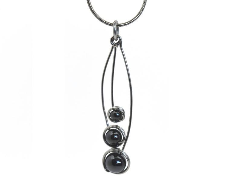 Pendentif pour femme triple hématite noir (petit) ManifestDesign